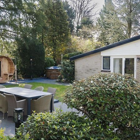 Attractive Bungalow With Sauna And Hot Tub Villa Voorthuizen Bagian luar foto